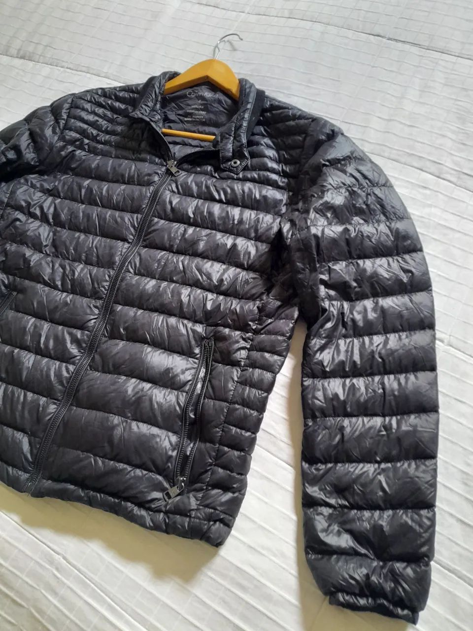 Jaqueta Puffer Calvin Klein Original. Dobrável e compacta. - Foto 4
