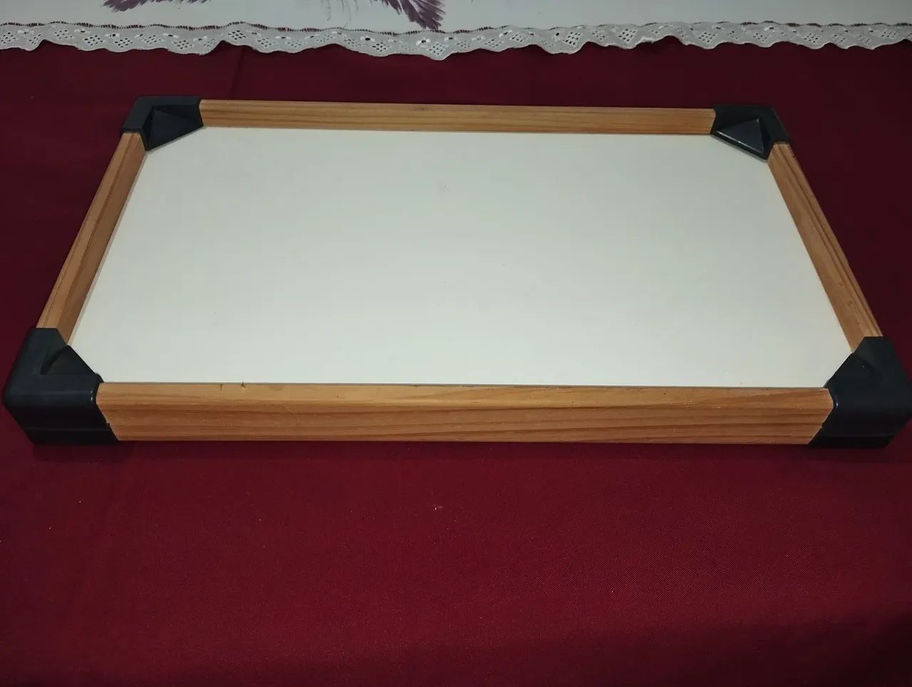 MESA PEQUENA COM PERNAS DOBRÁVEIS - Foto 2