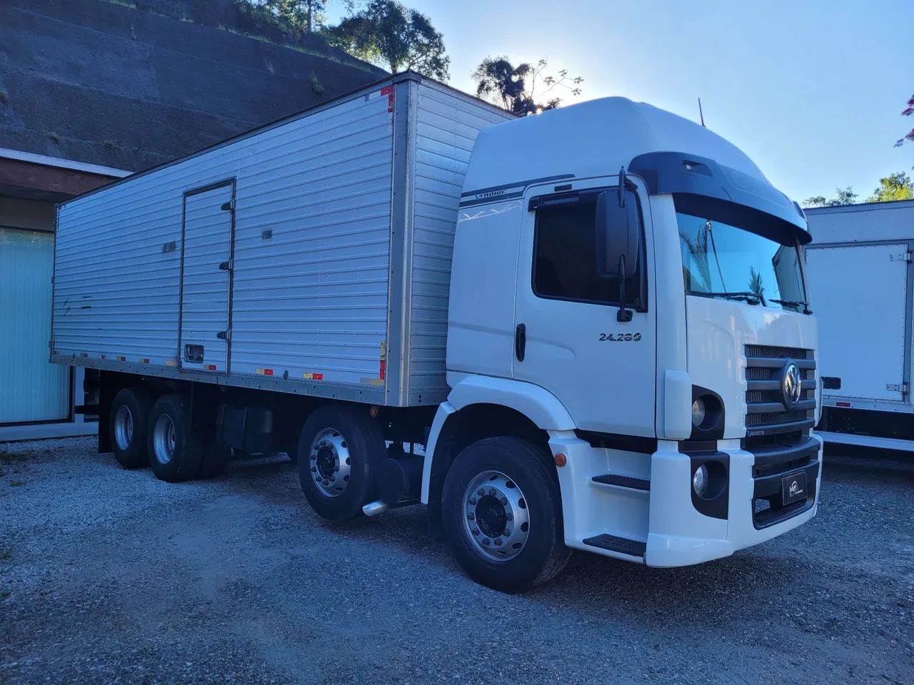 VW 24-280 Bitruck 8×2 2015 Cabine Leito Teto Alto | V-Tronic 6 Marchas - Foto 3