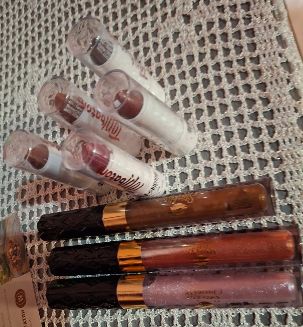 BATOM HIDRATANTE LABIAL E GLOSS