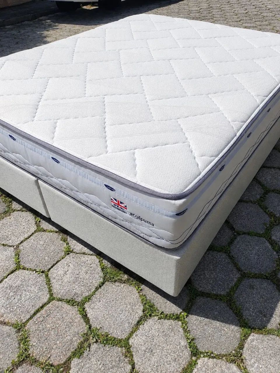 Cama box conservada 