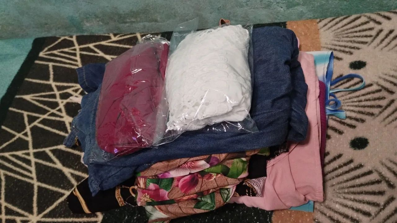 LOTE DE ROUPA FEMININA (M)