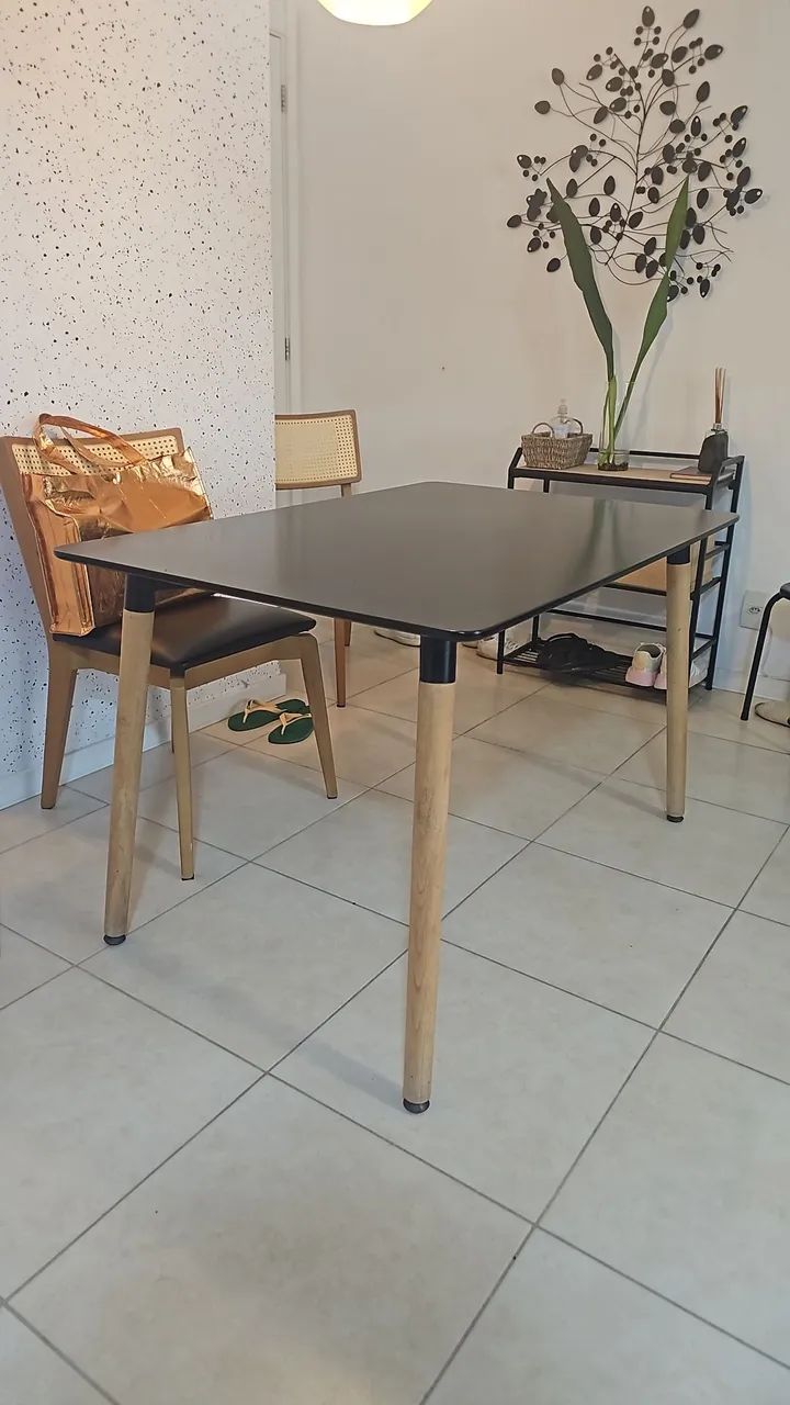 Mesa Eames Retangular Preta 