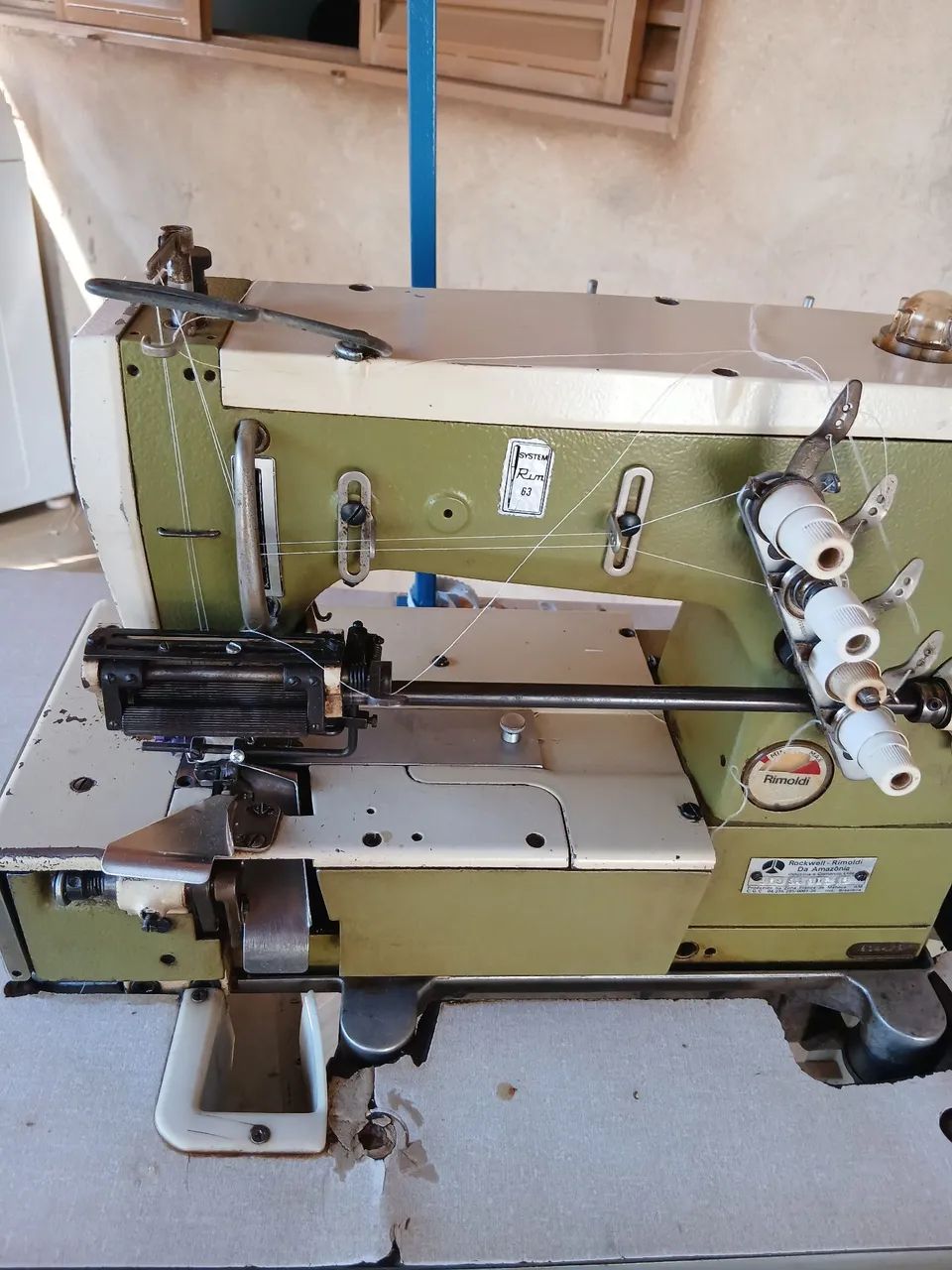 Máquina  galoneira  bt 