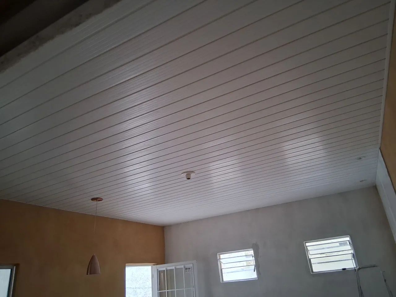 fornecimento e montagens de forro pvc e divisórias eucatex e Remanejamentos - Foto 2