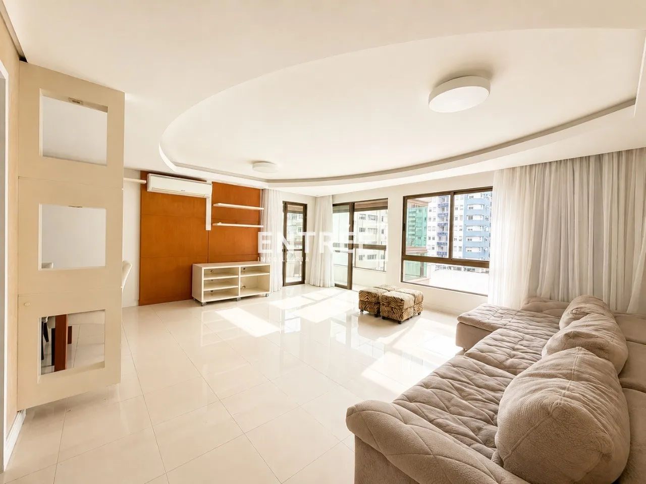 Apartamento 4 Quartos (sendo 2 Suítes) e 2 Vagas - Centro