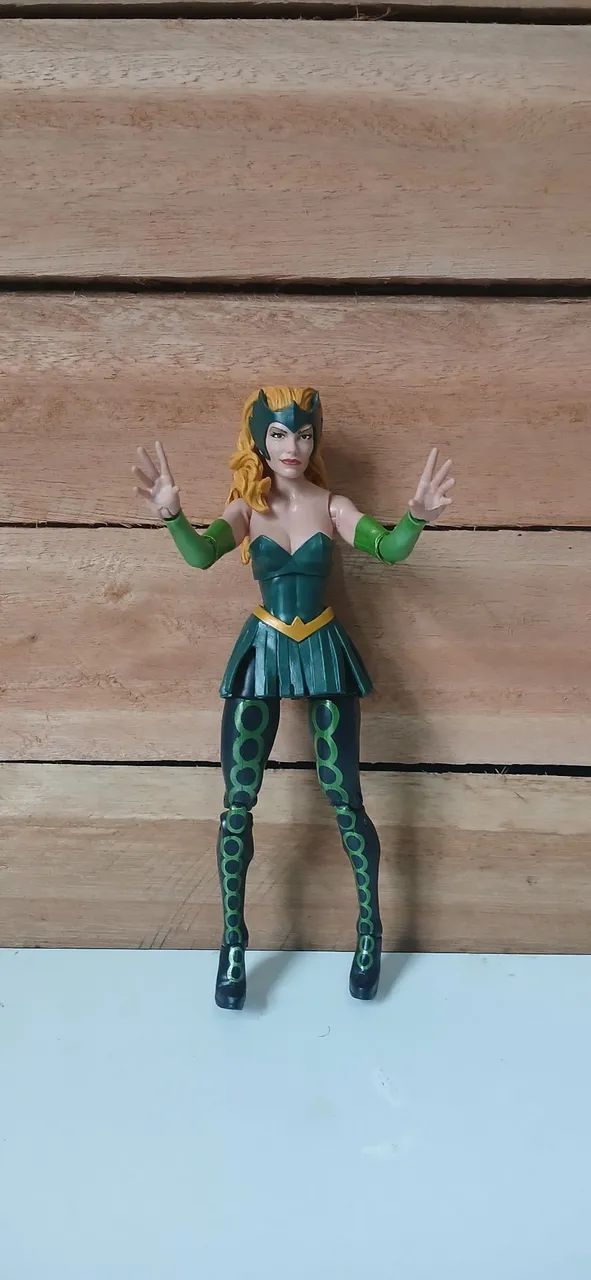 Boneca Enchantress marvel 16 cm