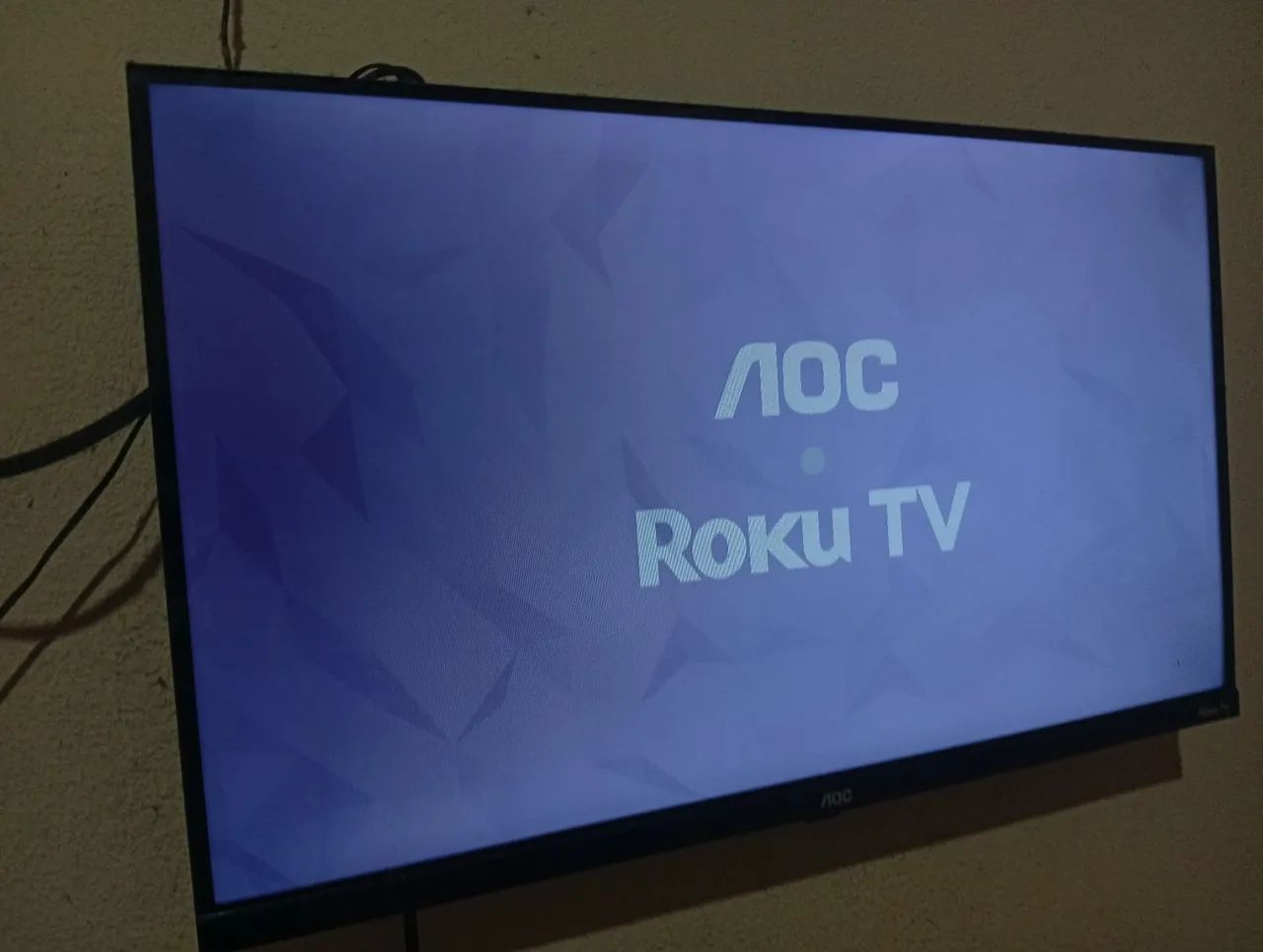 Tv 32 polegadas smartv, 1 ano de uso, funcionando perfeitamente, sem marca de uso,  - Foto 2