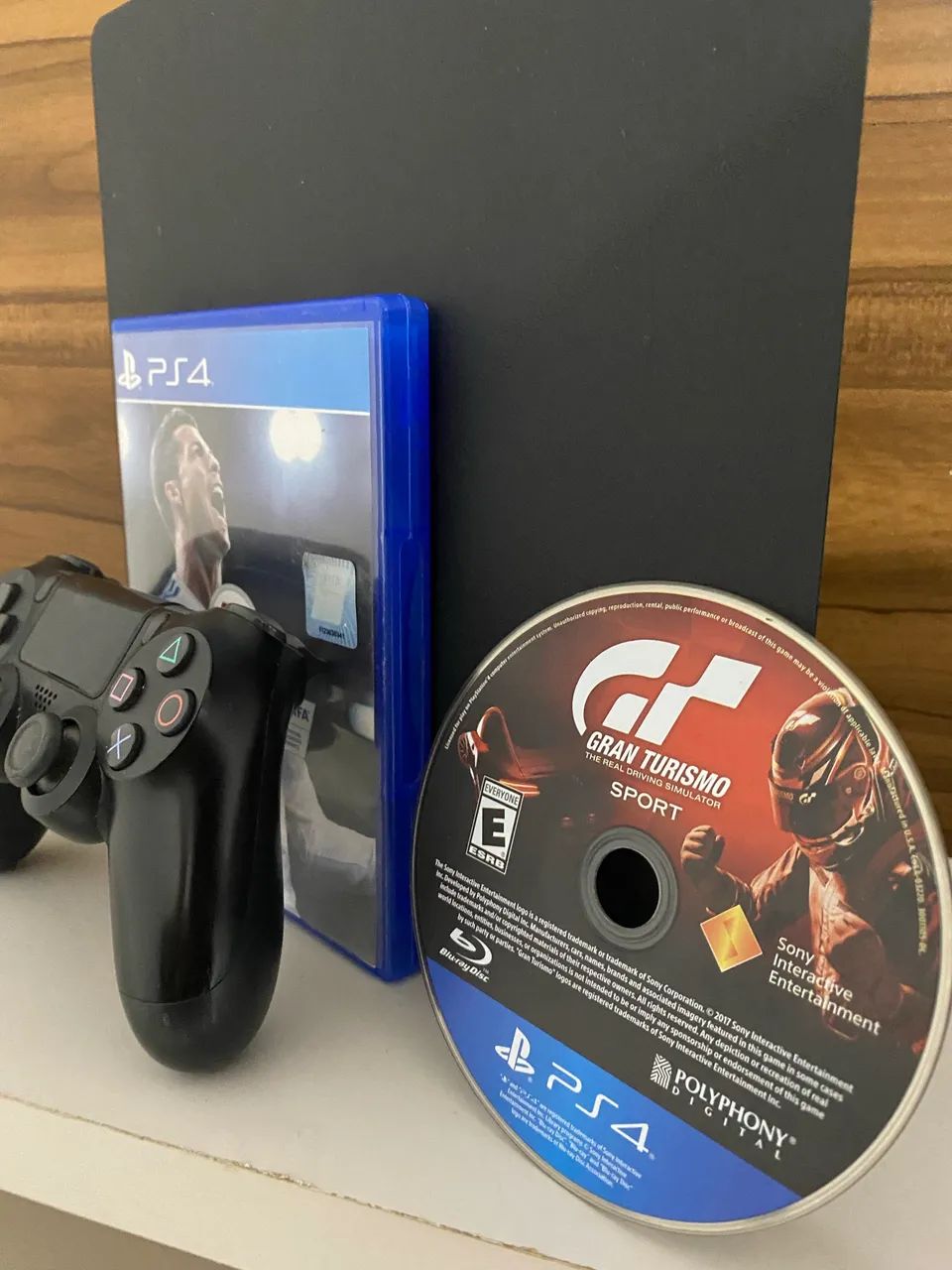PlayStation 4 (PS4) Slim com controle e 2 jogos  - Foto 2