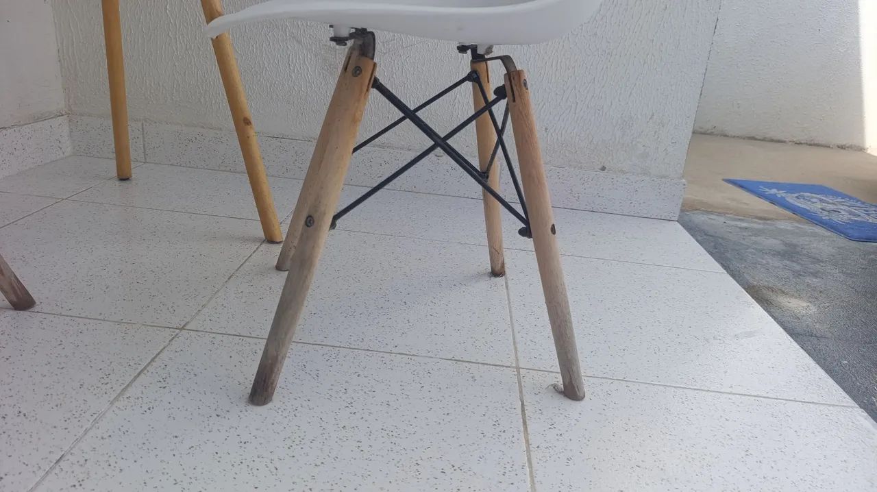 Mesa e 1 cadeira + 1 cadeira de brinde. - Foto 2