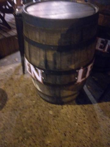 Vendo banquetas e barril - Foto 4