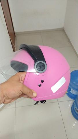 Vendo Capacete Rosa muito novo