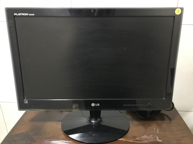 Monitor LG LED LCD Flatron 21.5? Modelo E2240S