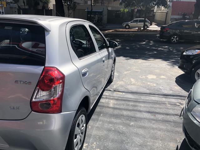 Toyota Etios 1.3 X Prata 2016 - Foto 5