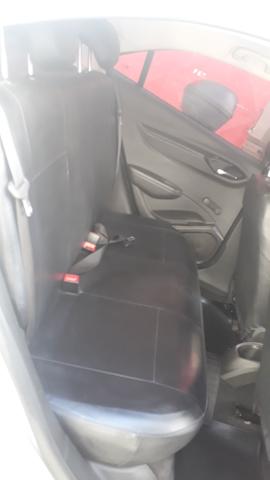 Onix 1.0 Flex 2014 completo 60km (GNV) muito conservado - Foto 7