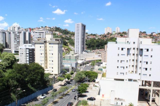 4 quartos, 2 suítes, varanda, elevador, 3 vagas livres, lazer e excelente localização. - Foto 11