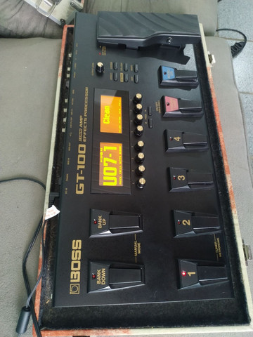 Pedaleira Boss GT100 com case - Foto 3