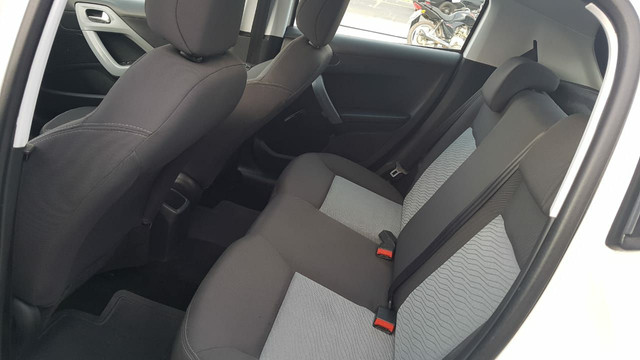 Barbada Peugeot 208 Activ 1.5 - Foto 7