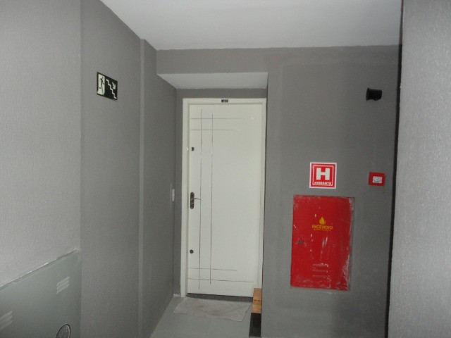 Vendo Apart 60 m2, 3 quartos, 2 banheiros 1 varanda e 1 garagem - Foto 2