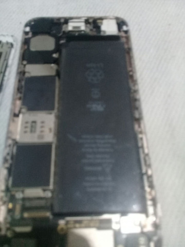 Iphone 6 Vendo ou troco por celular tela bateria e pecas do iPhone 6s - Foto 2