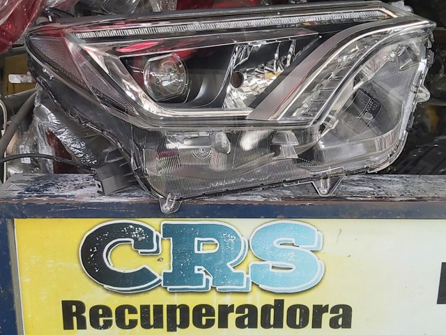 Farol Toyota Rav4