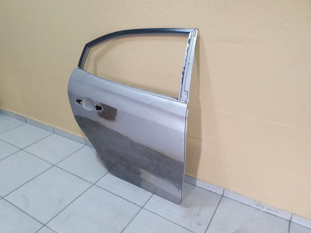 Porta traseira direita Yaris 18/21 Original - Foto 2
