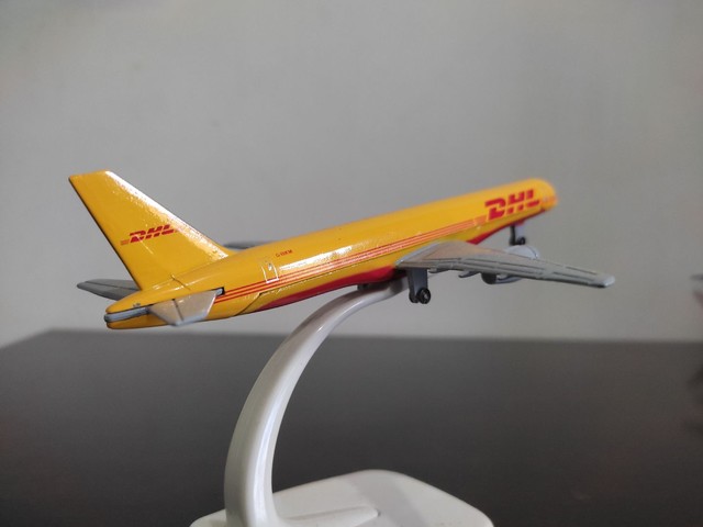 Miniatura avião Boeing 757 DHL 