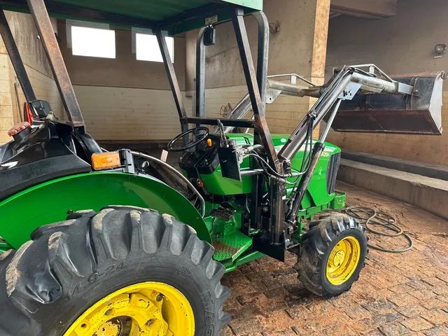 TRATOR COM ATRELADO E PEDAIS JONH DEERE Horta (Matriz) • OLX Portugal