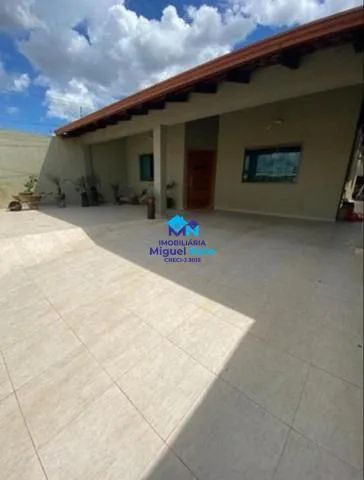 EXCELENTE CASA, 3 SUÍTES, Próximo ao Shopping.