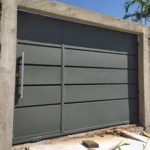 Portão em aço com social. Corrediço ou duas bandas.