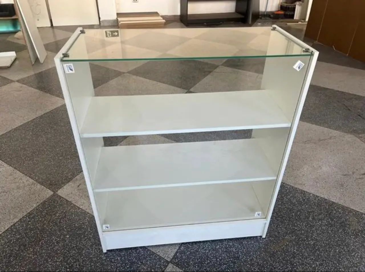 BALCÃO VITRINE COM VIDRO SUPERIOR 