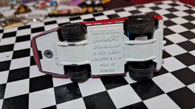 Carrinho Matchbox - Fandango n 35 na cor vermelha datado de 1975 - Foto 3
