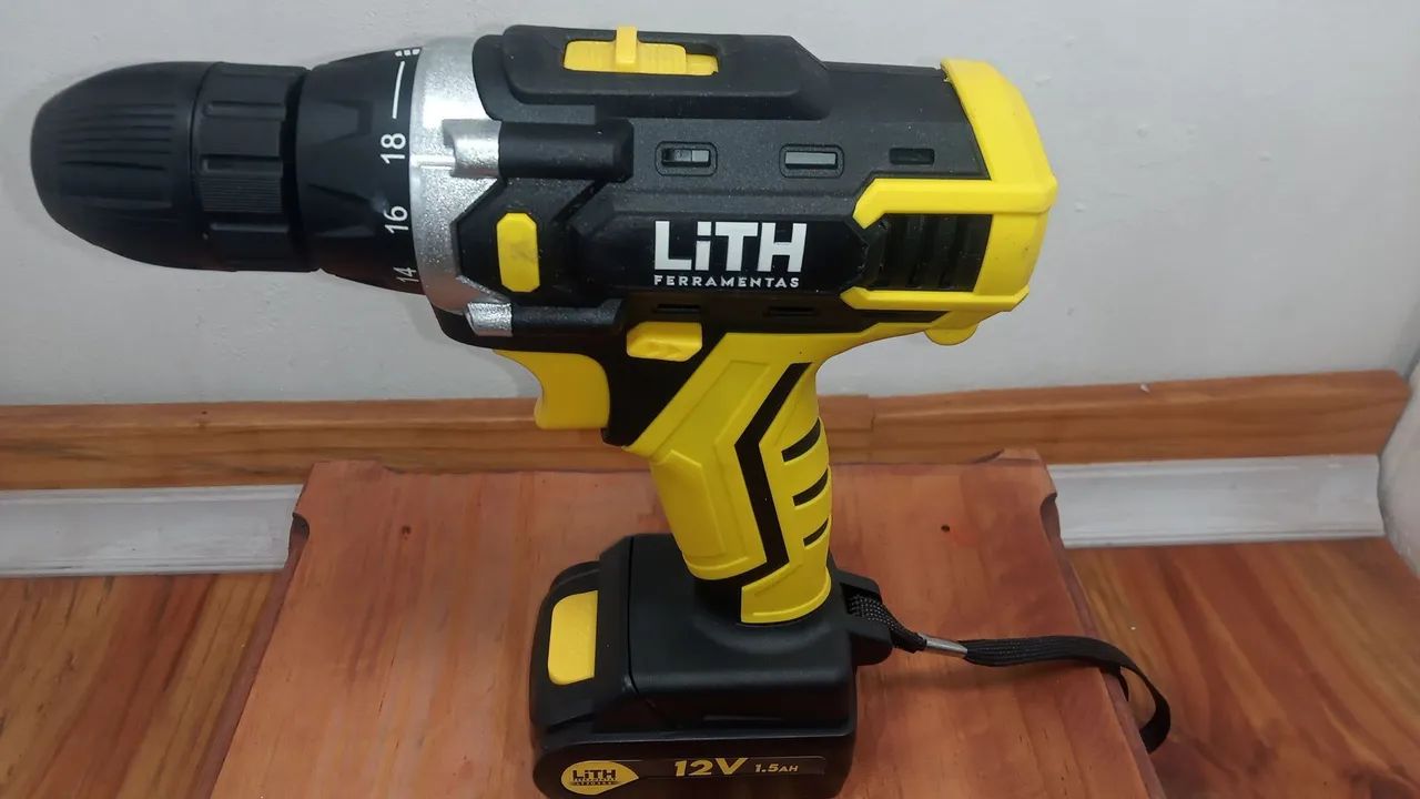 Furadeira e parafusadeira de 12 v com acessórios e maleta, entrego  - Foto 3