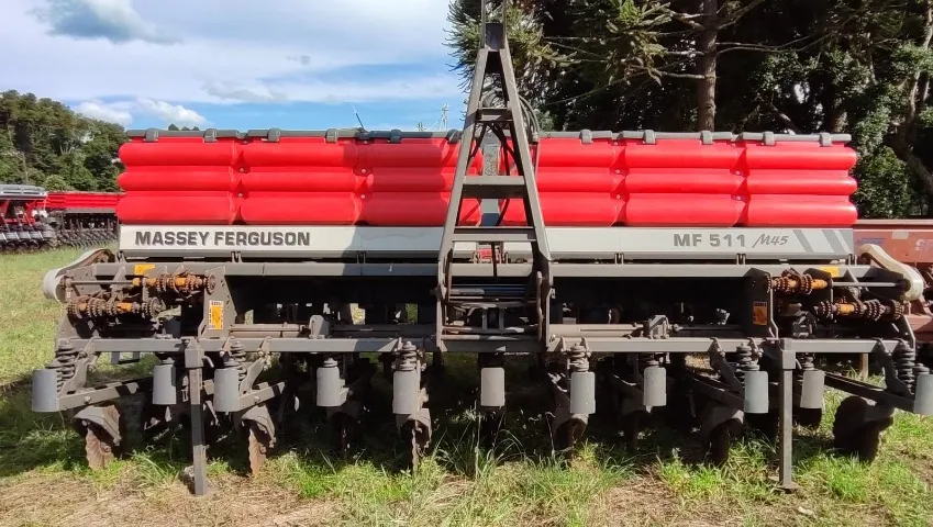 Plantadeira Massey Ferguson - MF511 M45, 11 Linhas Pantográfica. Fabricação 2014