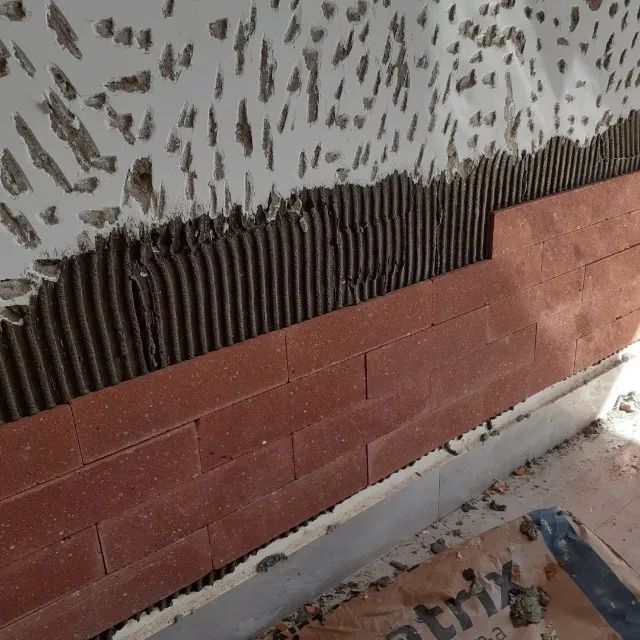 Decoração de interiores com revestimentos tijolinho
