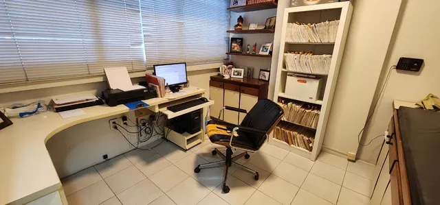 Sala Comercial à Venda em Ondina, Salvador-BA: 96m², 1 sala, 2 banheiros, 2 vagas de garag