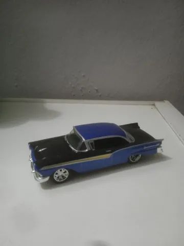 Ford Crow Victoria M2 Machines 1/64