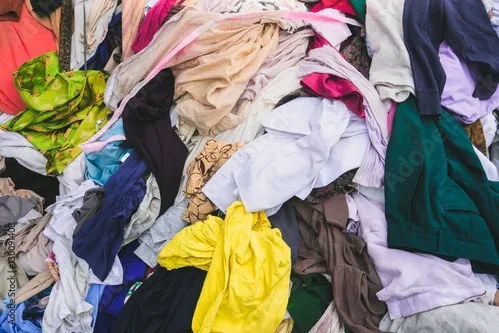 Lote com 30 peças de Roupas Femininas tamanhos P, M, G