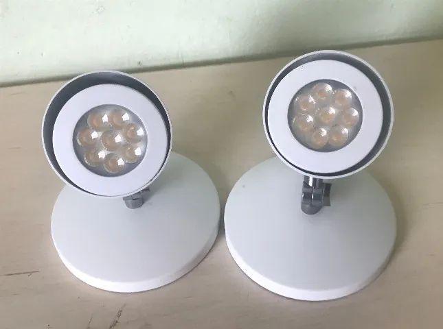 vendo 4 spots de sobrepor direcionaveis em metal branco  com novos - Foto 2
