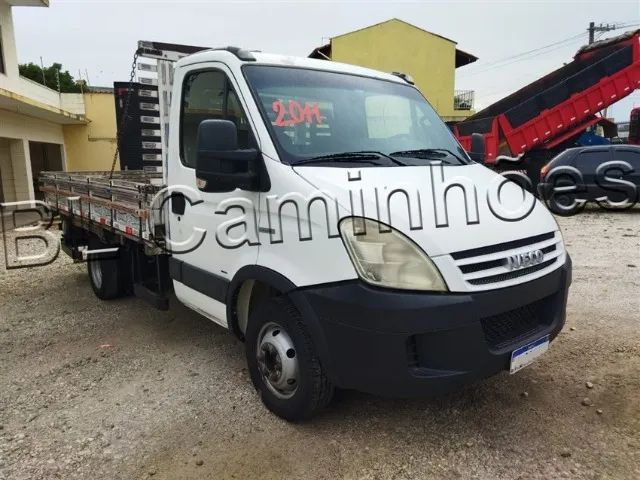 Iveco 55C16 ano 2011 carroceria de madeira 3,80 metros