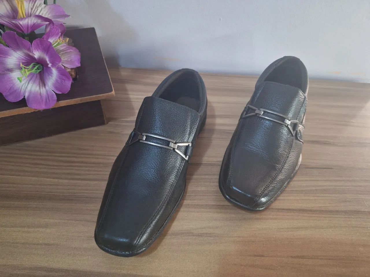 Sapato NOVO em couro, tamanho 29, porém grande, calça equivalente ao 31/32 - Foto 2