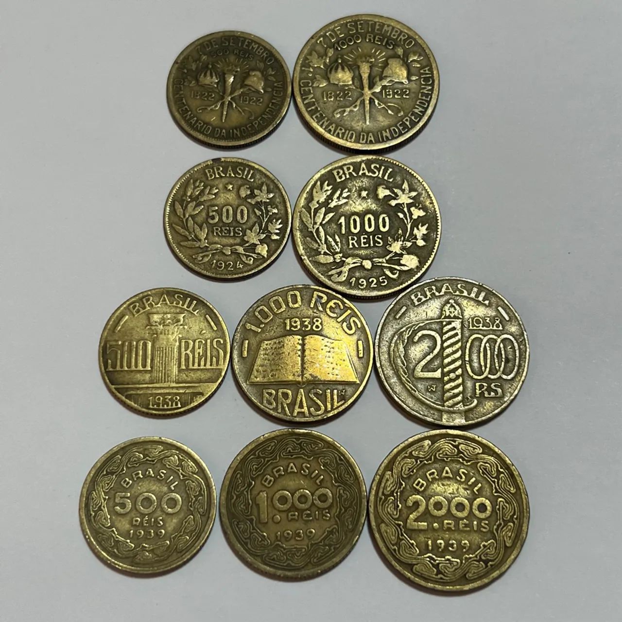 Lote com 36 Moedas Nacionais Antigas colecionáveis de Reis e Cruzeiro