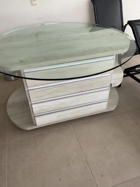 Mesa sem o  tampo de vidro 