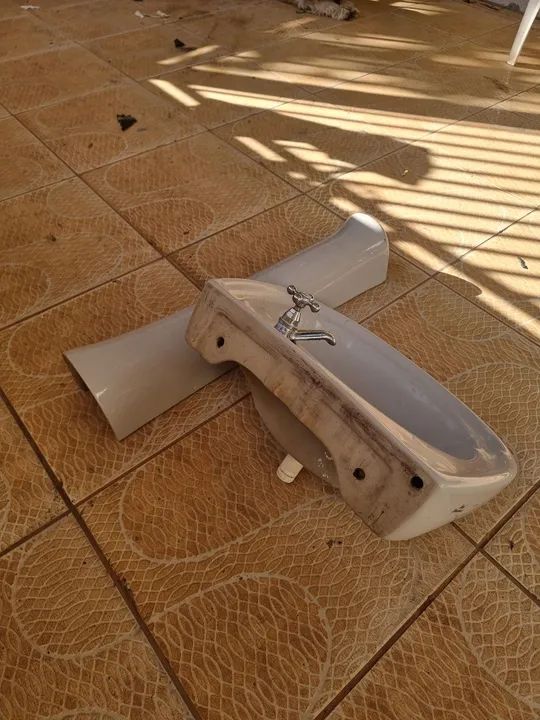 Pia de banheiro com torneira e suporte em Samambaia Sul  - Foto 4