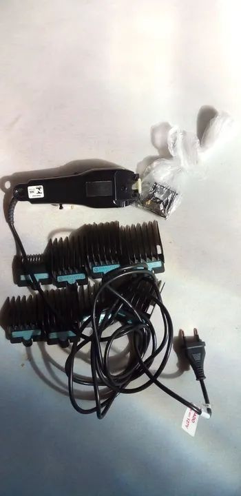 Maquina para corte de cabelo BaByliss Pro com defeito  - Foto 5