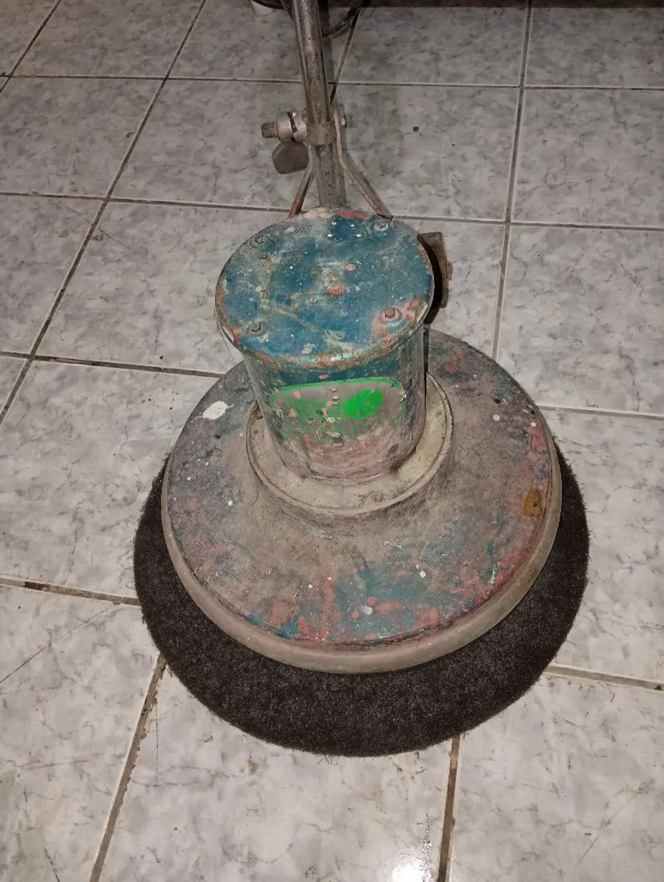 Enceradeira industrial , limpeza pesada , pisos , porcelanato , calçadas e etc ..  - Foto 5
