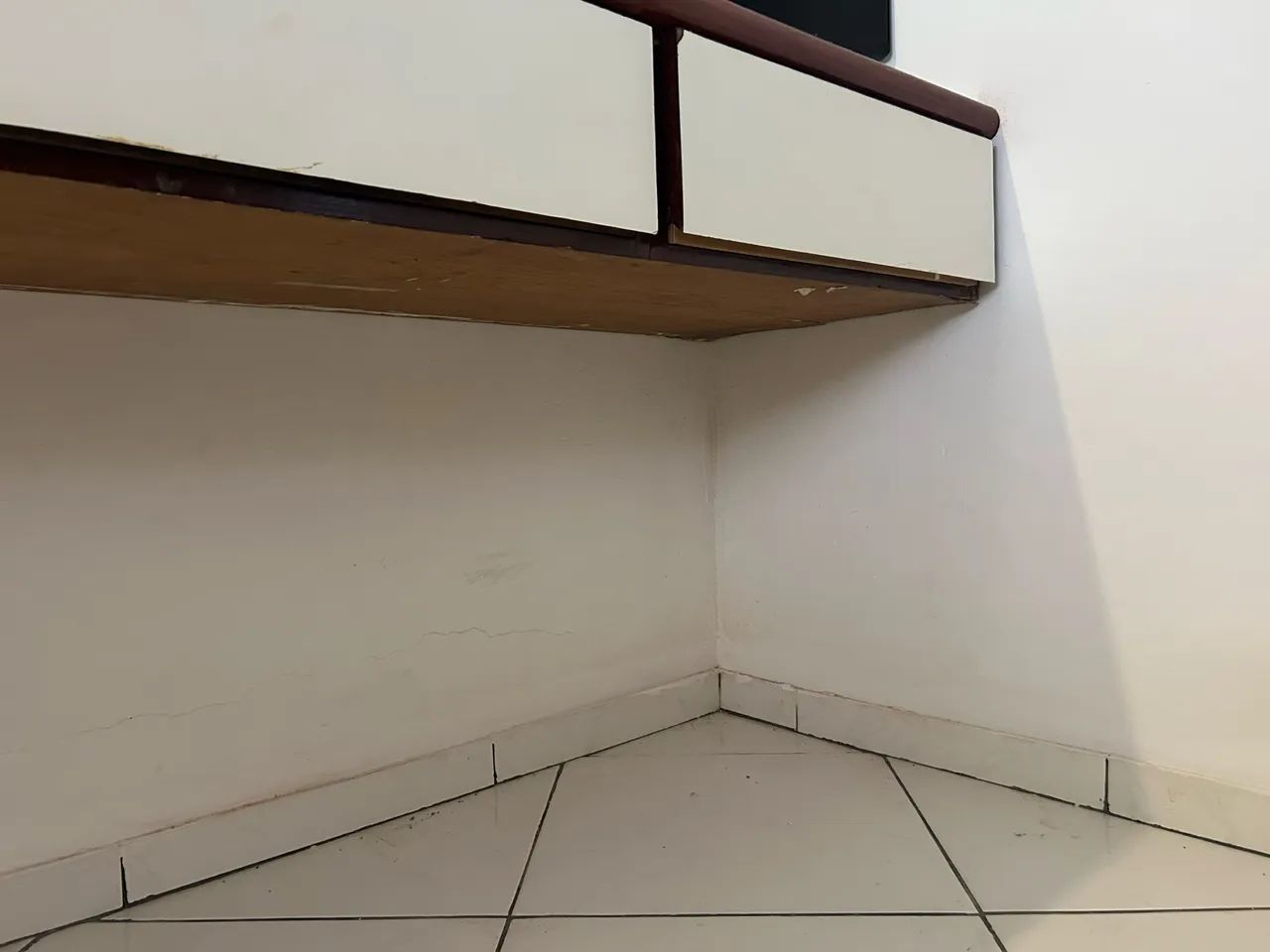 Escrivaninha de madeira64960531070723124