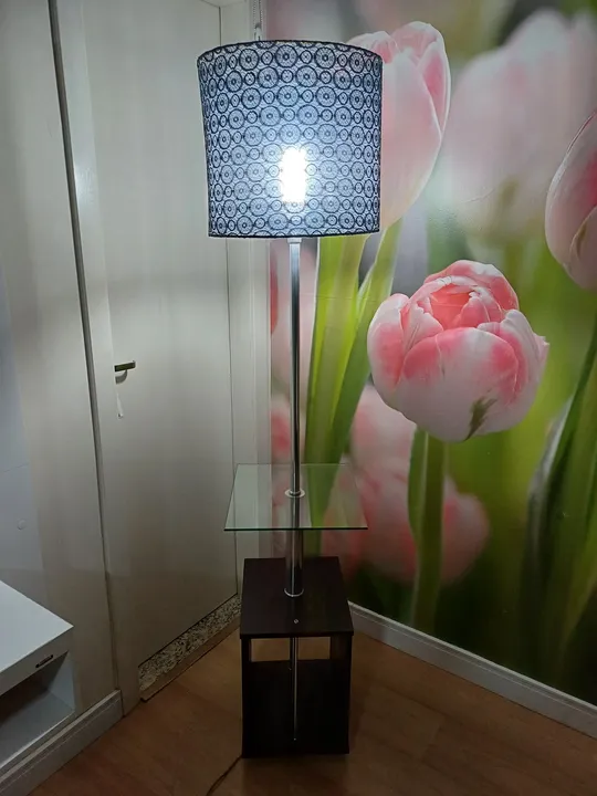 Luminária de chão com design elegante