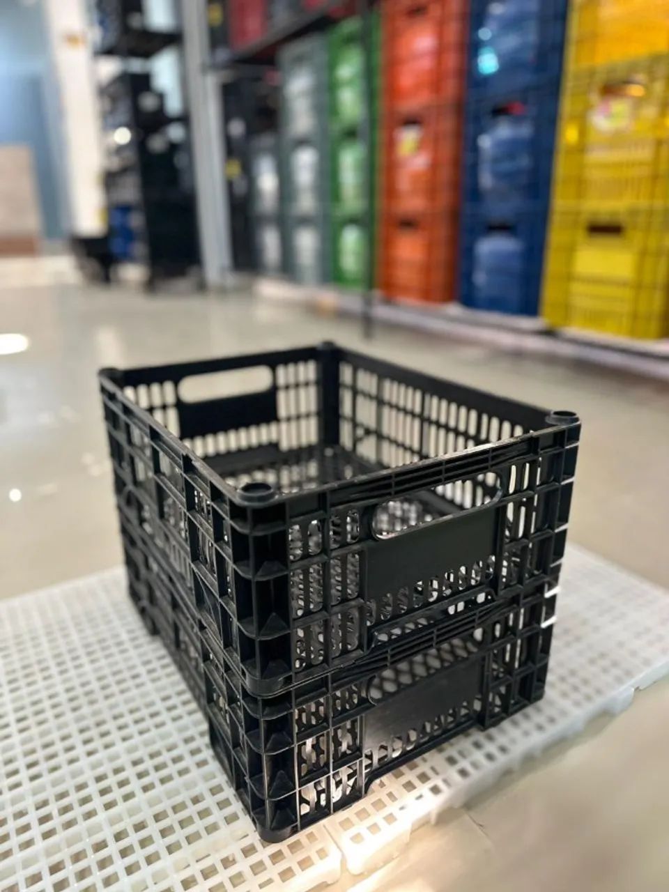 Caixa plástica modelo descartavel vazada de 6 litros  - Foto 5
