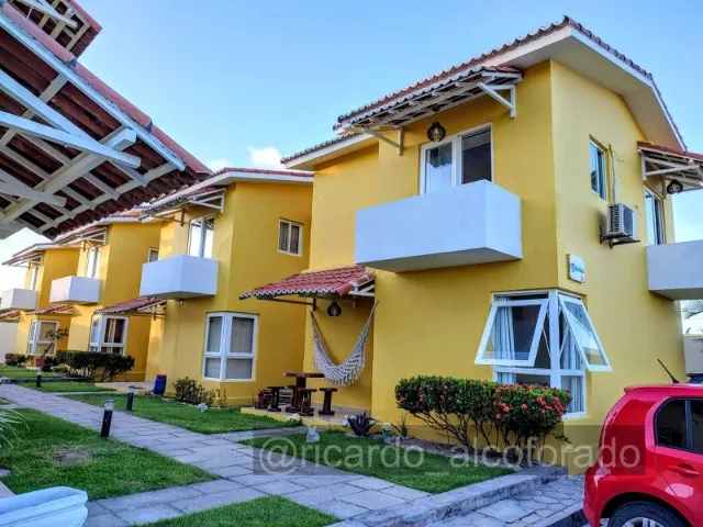 Praia Bela-PB, Casa com 2 suítes pertinho do mar, piscina, churrasqueira, segurança, condo